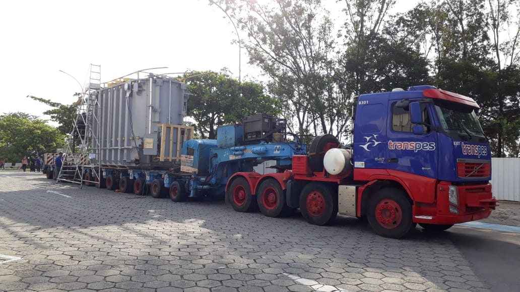 Road transport of an oversized transformer